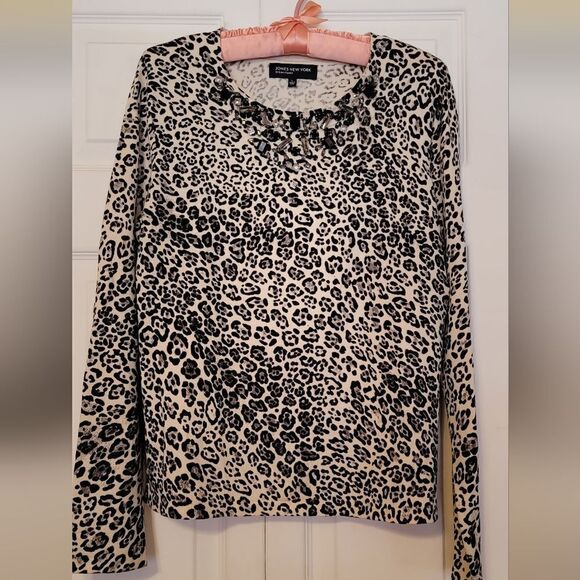 #027 Jones New York- Leopard Print Jeweled Neckline Sweater.sz L - Picture 2 of 6